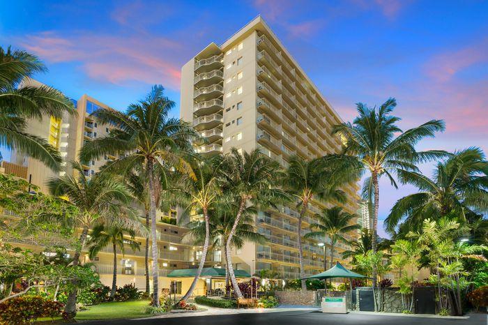 Marriott's Latest Sale Has Up to 15% Off Stays in Hawaii, Miami, and More